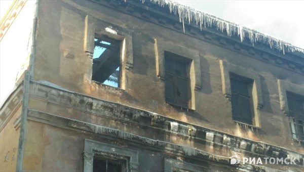 Мэрия: причиной пожара в бывшем училище связи мог быть поджог