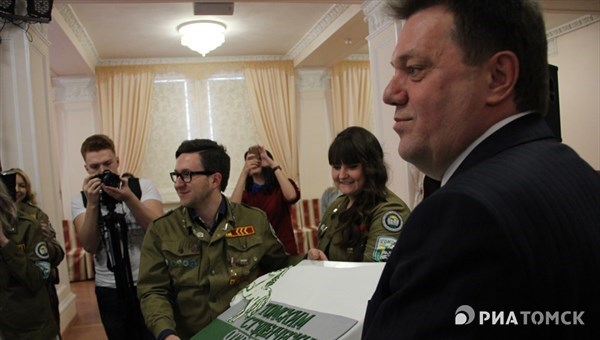 Томские студенты выстроились в надпись Труд-крут в День студотрядов