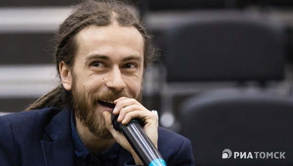 Децл посоветовал томским фанатам не устраивать вечеринки дома