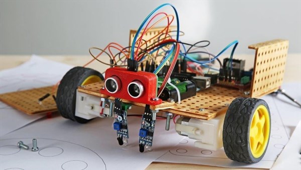 TUSUR student from India invented robot which feel cold and heat