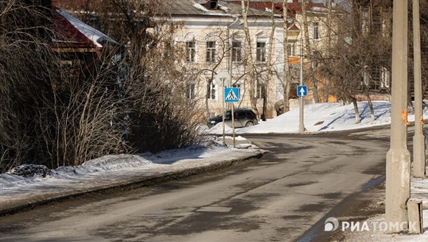 Трещины на дорогах Томска: ремонт по гарантии или вопрос содержания?