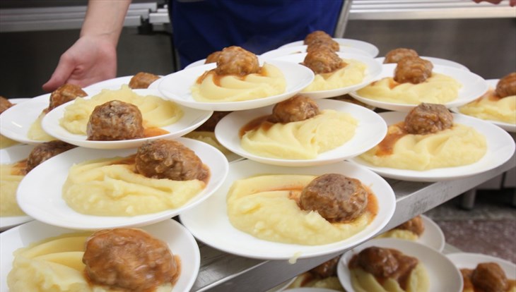 Стоимость бесплатного обеда в томских школах за год выросла на 6,85руб