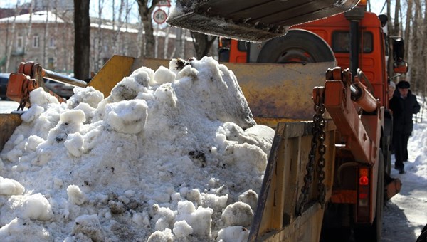 Бизнес Томска обяжут вывозить снег из прибрежной зоны перед паводком