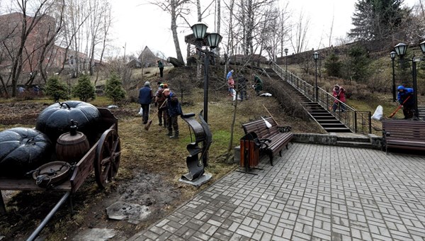 Более 12,5 тыс томичей вышли в выходные на районные субботники
