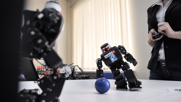 Главное – не робот, или Зачем андроида учить играть в футбол