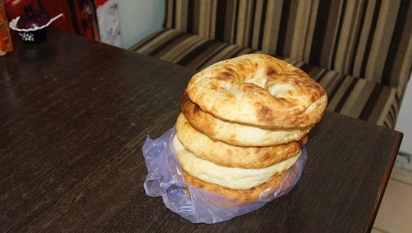 Приставы арестовали 20 узбекских лепешек в томском кафе