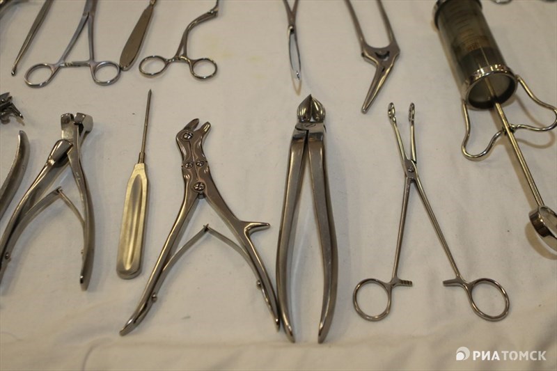 Также СибГМУ представил коллекцию медицинских инструментов, некоторые из них - начала прошлого века.
