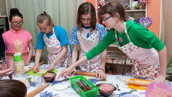 Буузы и сказки: подопечные томского фонда узнали о культуре Бурятии