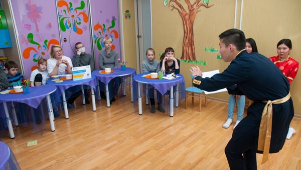 Буузы и сказки: подопечные томского фонда узнали о культуре Бурятии