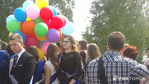 Около 3 тысяч одиннадцатиклассников Томска окончат школу в пятницу