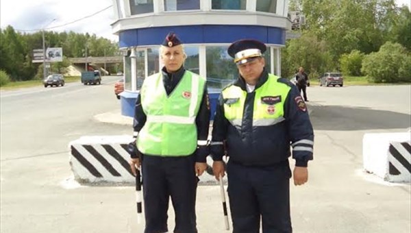 Сотрудники ГИБДД отговорили женщину от прыжка с моста в Томске