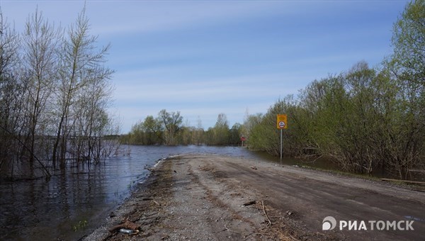 Обь вышла из берегов у одного из томских сел, подтопленных домов нет