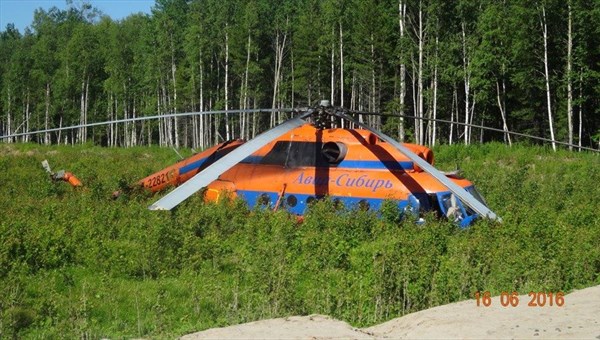 Вертолет Ми-8 совершил аварийную посадку в Томской области