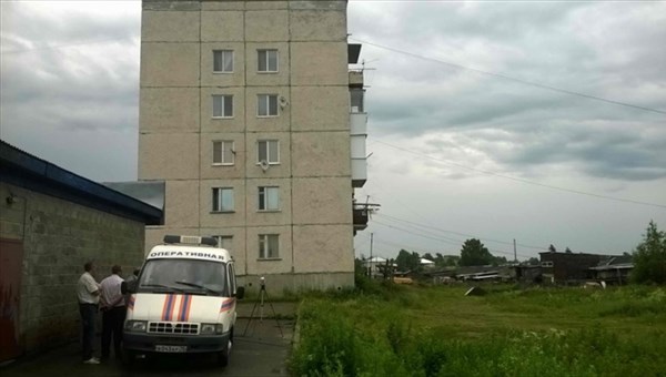Более 30 квартир затопило при ремонте крыши в 5-этажке под Томском