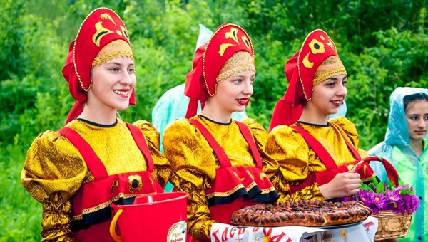 Аукцион и дегустации: программа праздника жимолости в томском Бакчаре