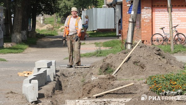 Губернатор: в Колпашеве нужно строить не только дороги, но и тротуары