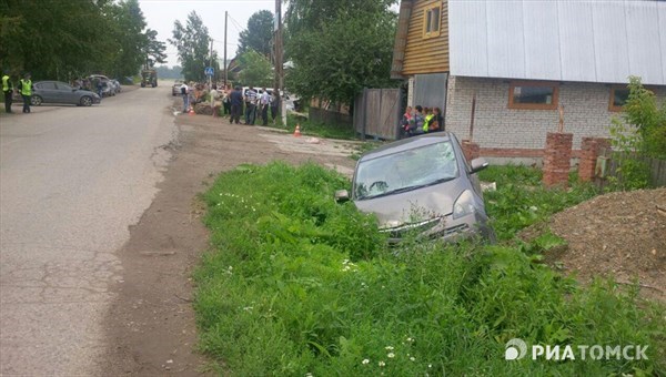 Мама с ребенком погибли в ДТП под Томском, одна девушка пострадала