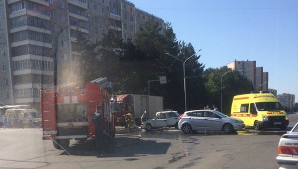 ВАЗ не уступил дорогу маршрутке в Северске, есть пострадавшие