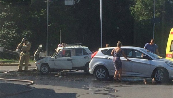 ВАЗ не уступил дорогу маршрутке в Северске, есть пострадавшие