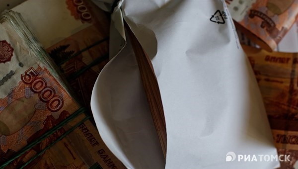 Чиновница из Томского района задержана с поличным на получении взятки