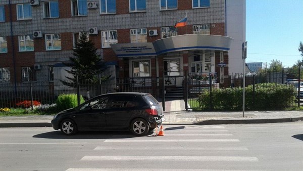 ГИБДД: два подростка попали под колеса автомобилей в Томске