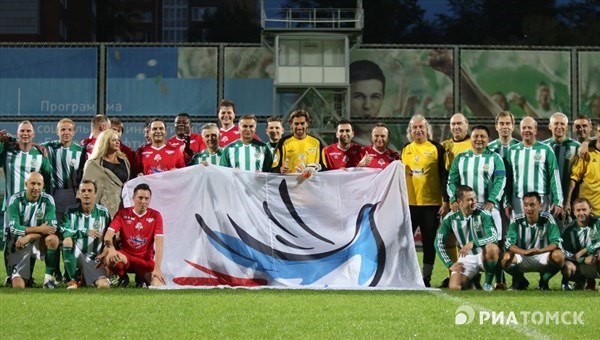 Команда звезд обыграла томичей в благотворительном футбольном матче