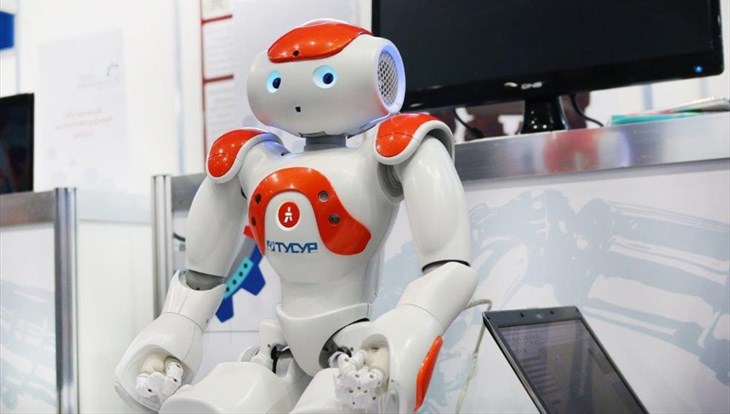 Человекоподобный робот ТУСУРа научит детей быть внимательнее