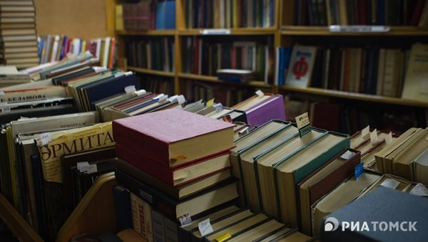 Волонтеры собрали 4 тыс книг для сгоревшей в томском селе библиотеки