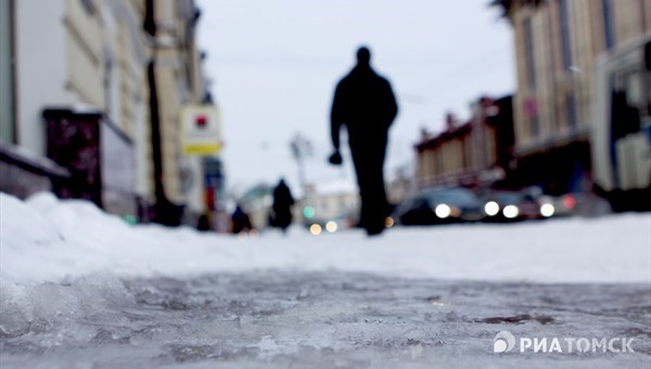 Почти 130 томичей получили травмы из-за гололеда в выходные