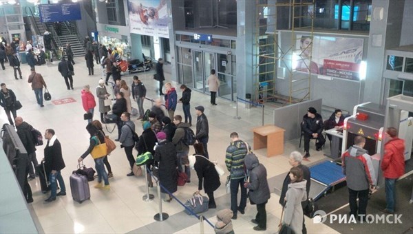Почти 190 томичей не могут улететь в Сочи – рейс задержан на 15 часов