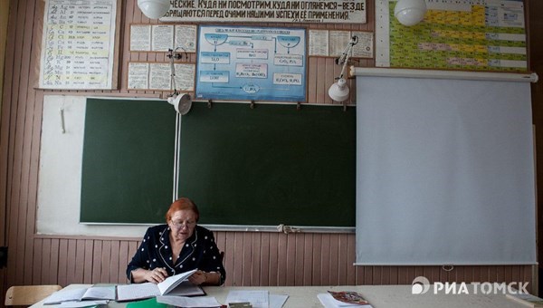 Томские школы не имеют права отстранять учителей без прививок от COVID