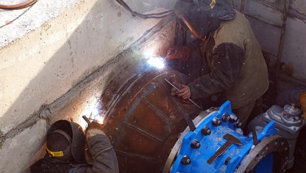 Новое повреждение водопровода в томском поселке Спутник устранено