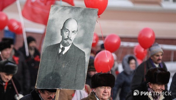 Пятьсот человек пришли на митинги в Томске и Северске в честь Октября