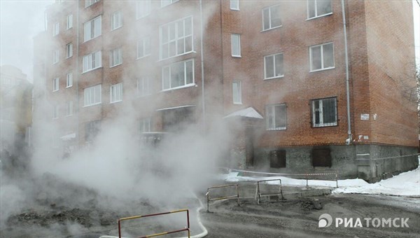 Четыре дома на Гоголя и Нечевском в Томске затопило горячей водой