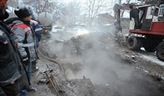 Специалисты устранили порыв на тепломагистрали на Нечевском в Томске