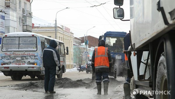 Дома в центре Томска остались до вечера без холодной воды из-за аварии