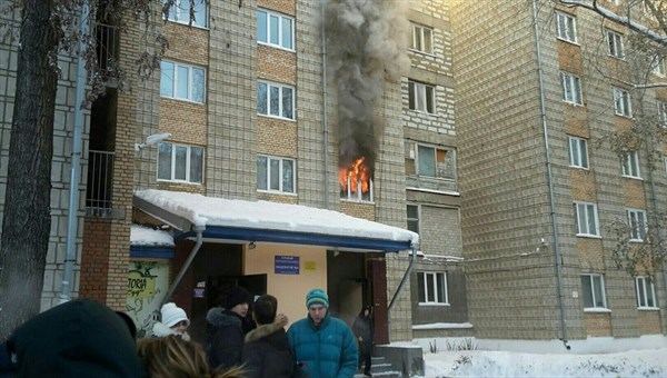 Ректор: загоревшийся диван стал причиной задымления в общежитии ТУСУРа