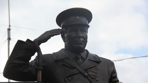 МВД поблагодарило томского скульптора за памятник дяде Коле