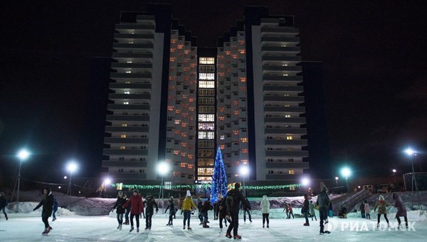 Самый большой в Сибири: как выглядит каток на озере в центре Томска