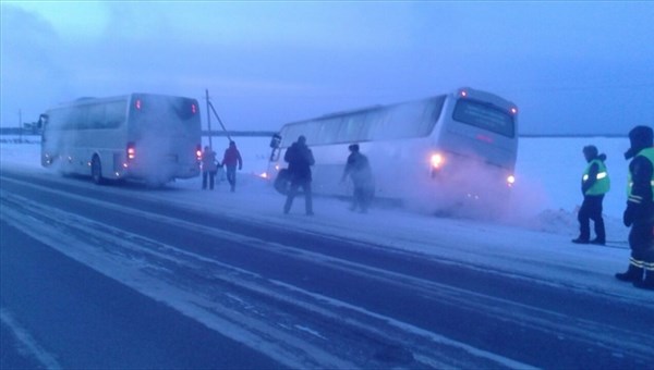 Автобус съехал в кювет на трассе Томск – Юрга из-за замерзших тормозов