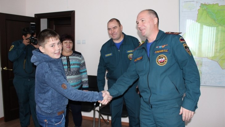 Томский школьник, спасший девочку, награжден медалью За мужество