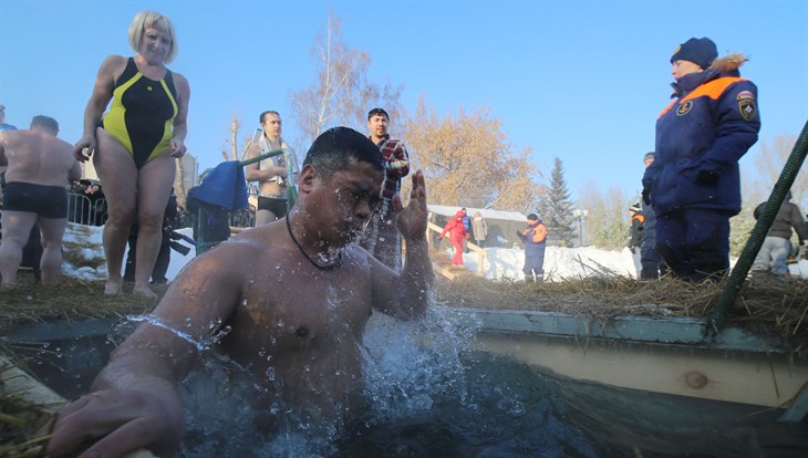 Крещенские купания в Томске: кто отважился нырнуть в прорубь