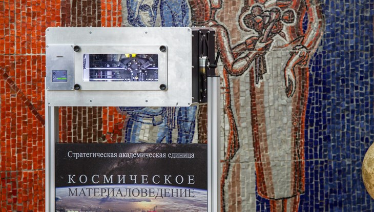 Tomsk 3D-printer for weightlessness presented to the crew of the ISS