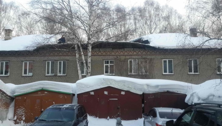 Кровля частично обвалилась в жилом доме на улице Сибирская в Томске