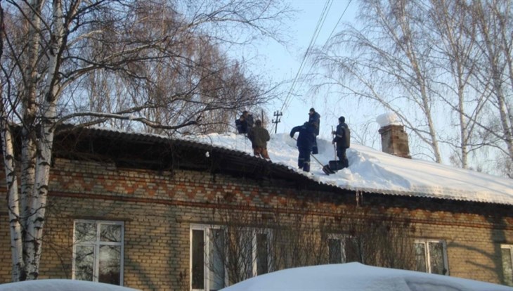 Кровля частично обвалилась в жилом доме на улице Сибирская в Томске