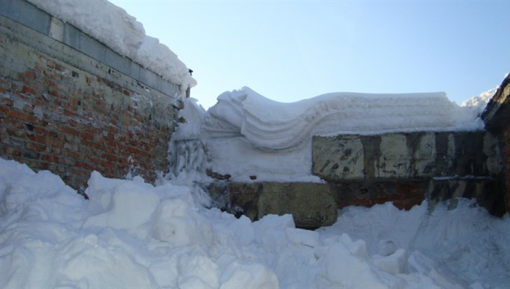Власти Томска нашли хозяев гаражей, где снег насмерть завалил ребенка