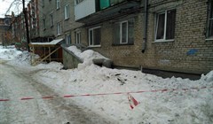 Мэр Томска обязал глав районов ежедневно проверять уборку снега с крыш