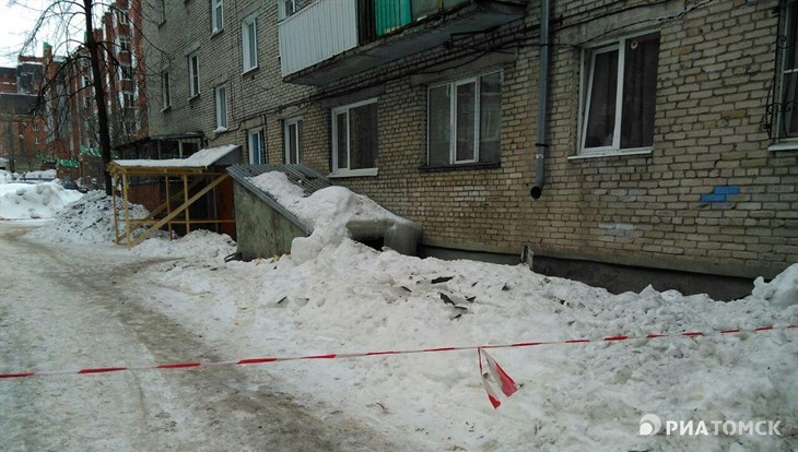 Мэр Томска обязал глав районов ежедневно проверять уборку снега с крыш