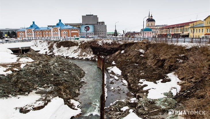Подрядчик укрепил откосы на набережной Ушайки в Томске перед паводком