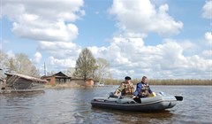 Томские почтальоны в паводок доставят письма на лодках и вездеходах